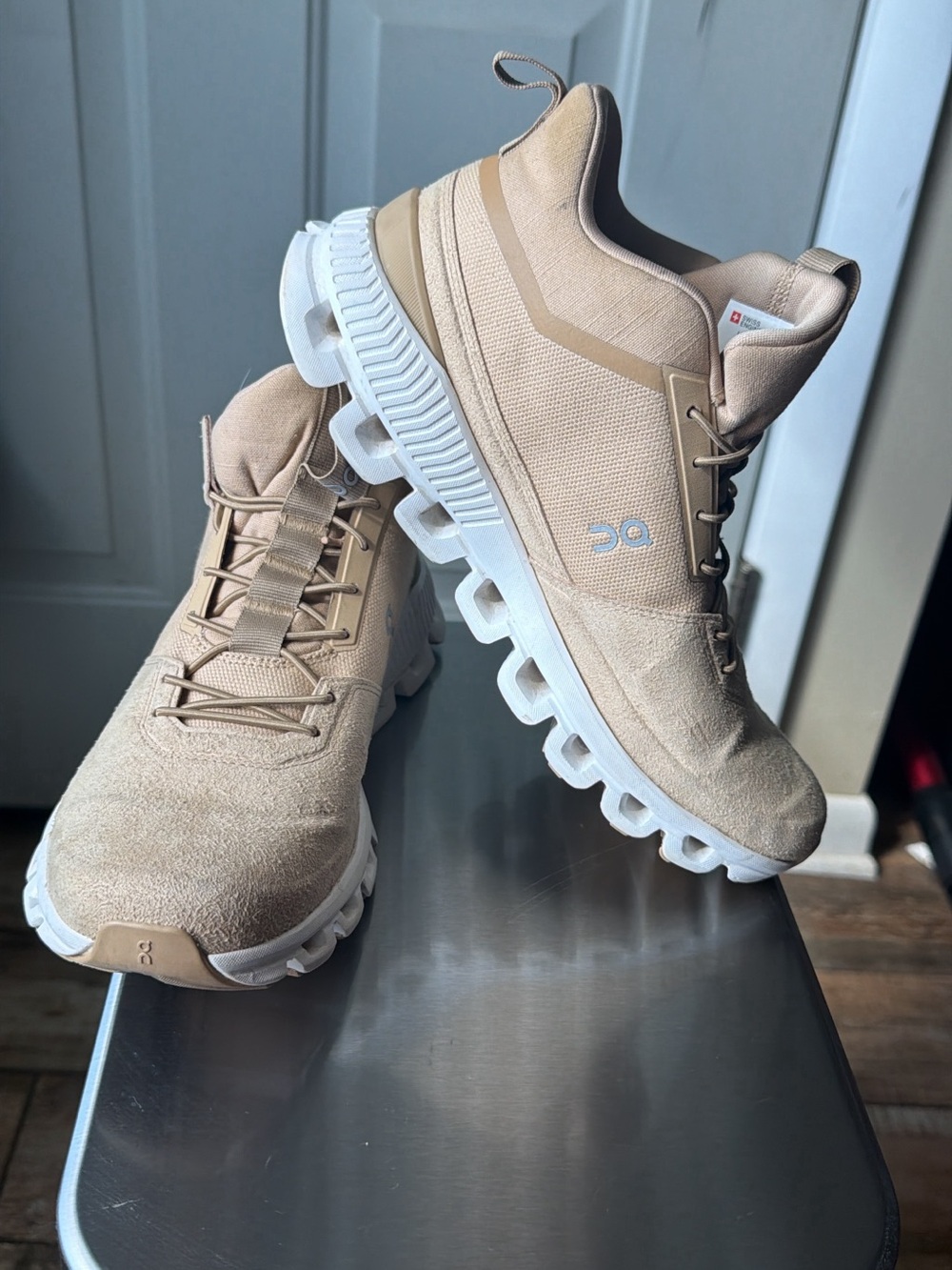 On Cloud Hi Top Size 9